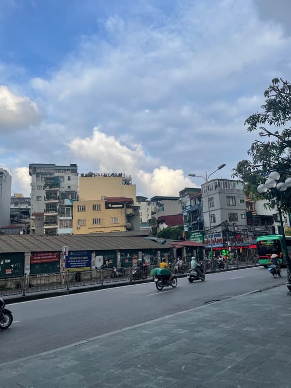 Giá nhà tiếp tục "neo" cao gây ra nhiều lo ngại